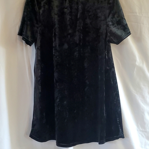 Y2K 90's Crush Velvet Goth Women's Tee Medium Tunic Spring & Mercer Black V-Neck - Picture 2 of 4